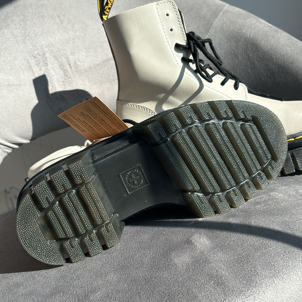 Dr. Martens White Jadon Platform Boots size 8 - Picture 10 of 13